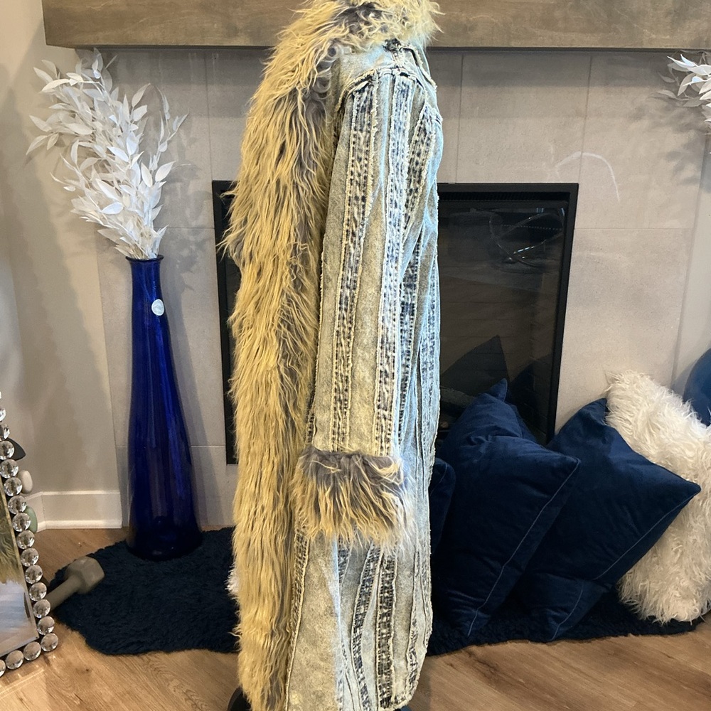 Fashion Nova Shaggy Faux Fur Teddy Jacket in Cream - Picture 2 of 11